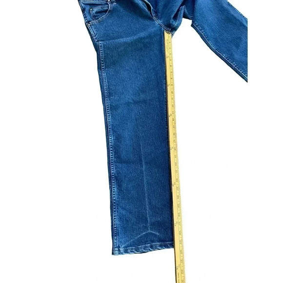 Wrangler Women's Blue Premium Cowboy Cut Straight Jean Size 32x30 - Picture 5 of 5